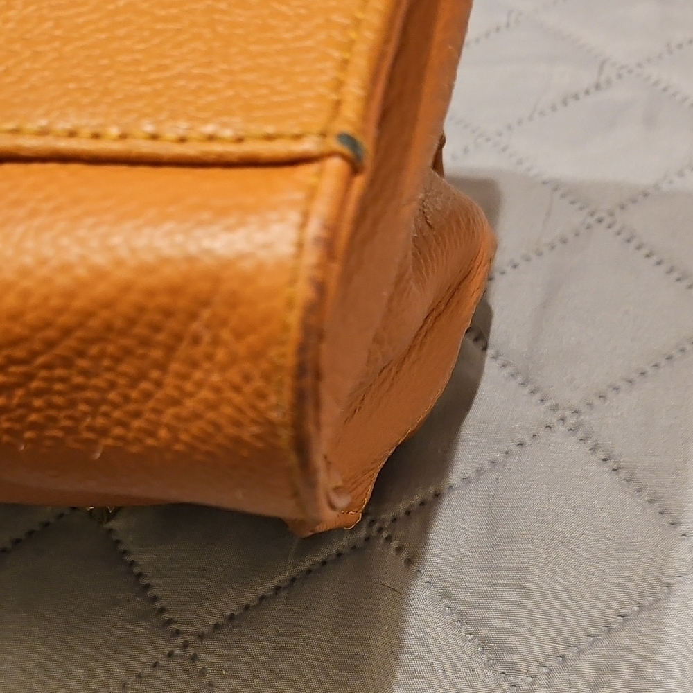 Kattee Tan Leather Satchel with Gold Hardware - Picture 13 of 16